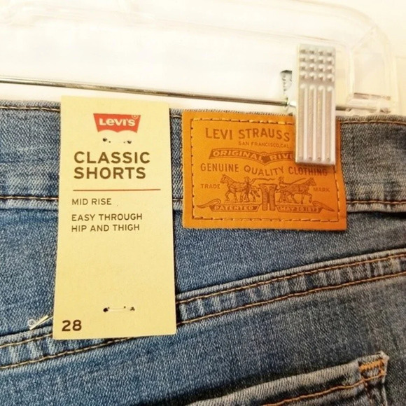 NEW Levi's Premium Women Sz‎ 28 Blue Mid-Rise Cuffed Hem Denim Jean Shorts - Picture 6 of 13